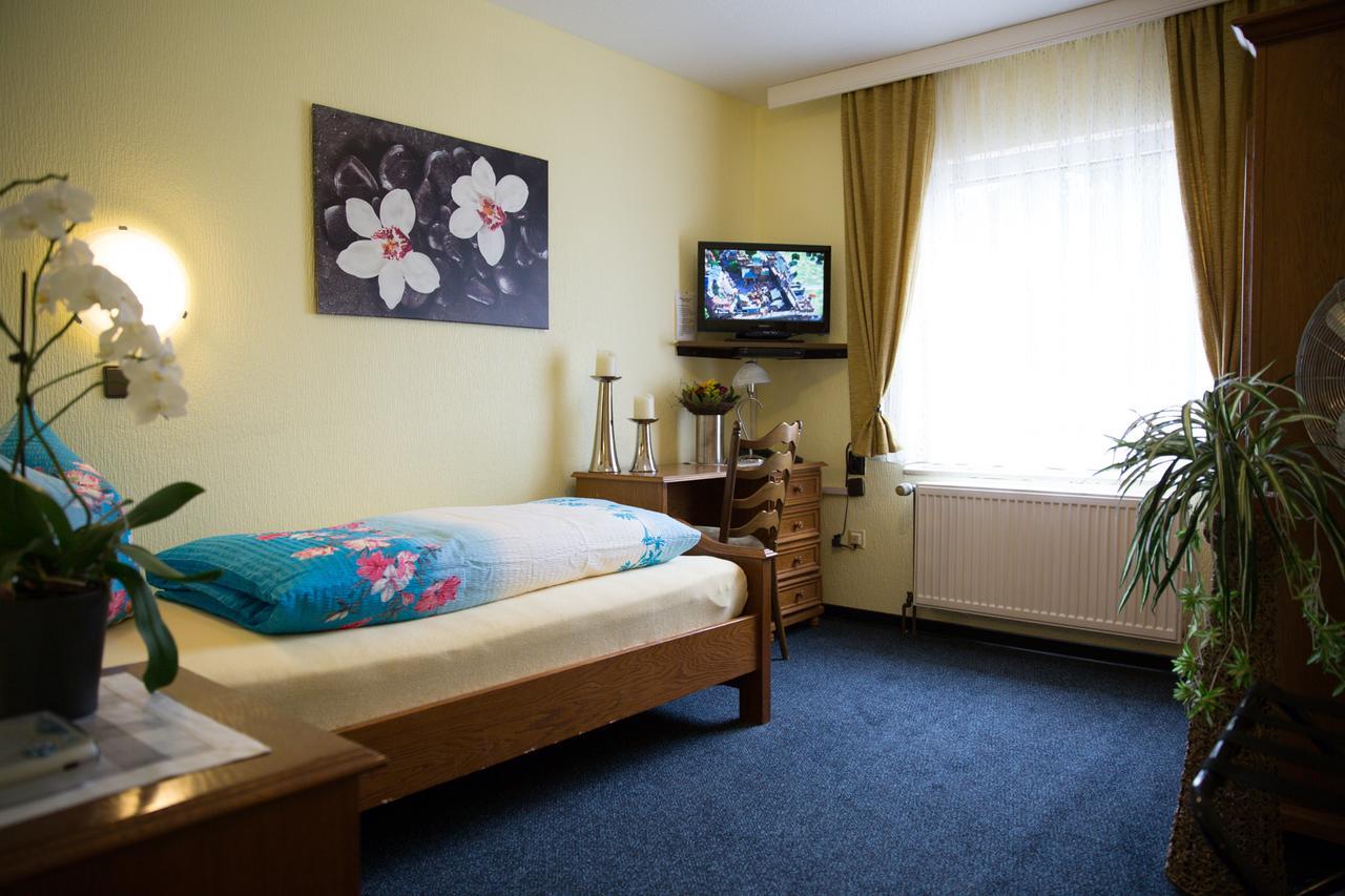 קרפלד Hotel Zur Bruecke מראה חיצוני תמונה