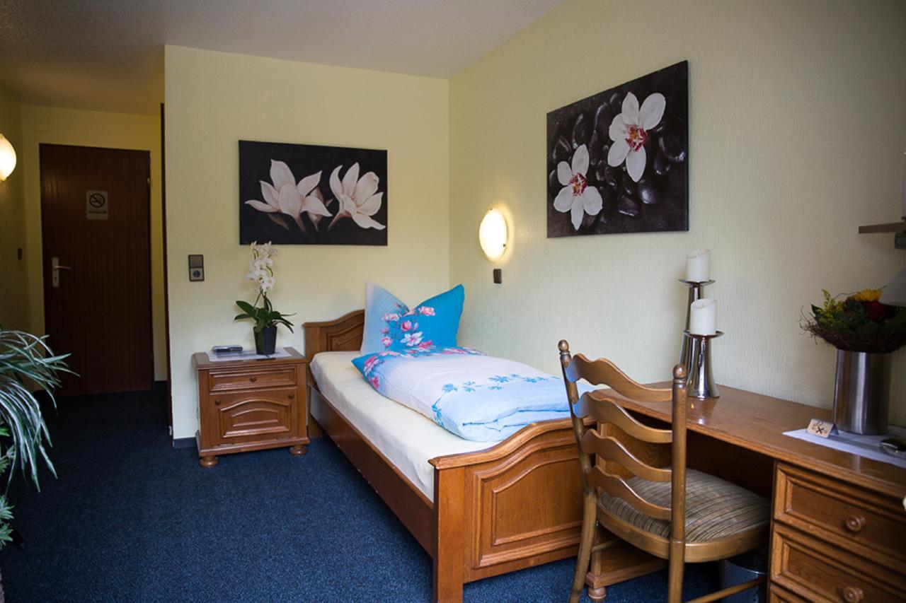 קרפלד Hotel Zur Bruecke מראה חיצוני תמונה